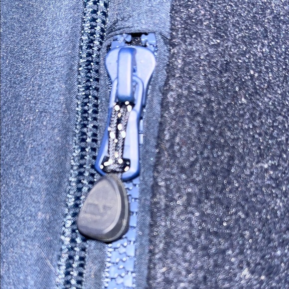 Vineyard Vines Men’s Blue Fleece Vest Like New - Picture 4 of 6